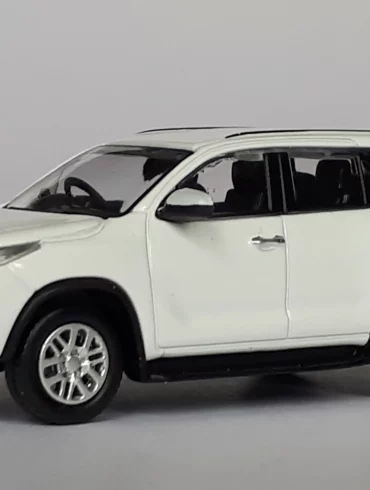 1;64 BM Creations Toyota Fortuner 1