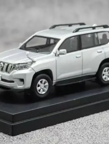 1;64 Ebbro Toyota Land Cruiser Prado1