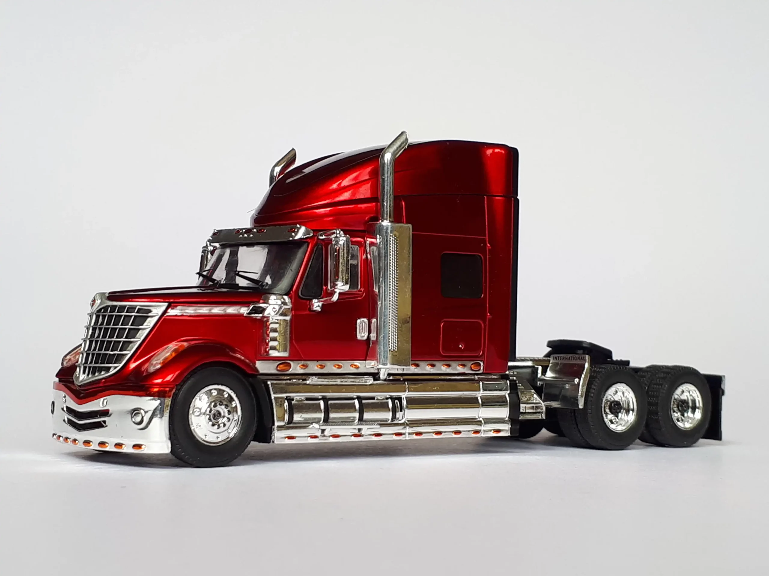 Retro-truck van Ixo