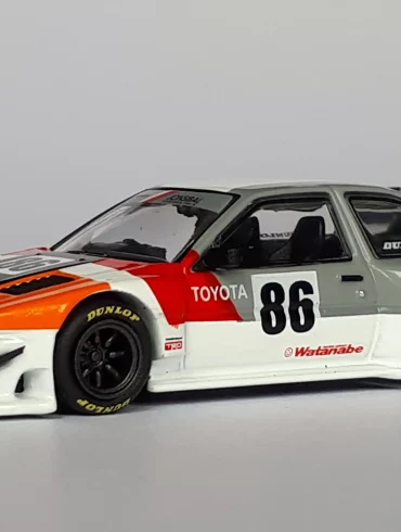 1;64 Tarmac Works Toyota Sprinter Trueno AE86 Widebody1