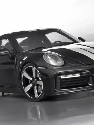 18minic Porsche 911 (992) Sport Classic 2022 1