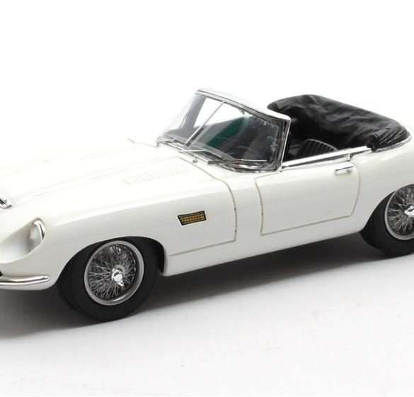 43Matrix Jaguar E type Frua Roadster (wit)