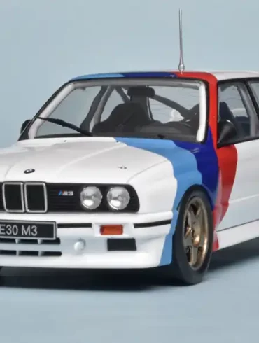 24WhiteB BMW M3 E30 1989 1
