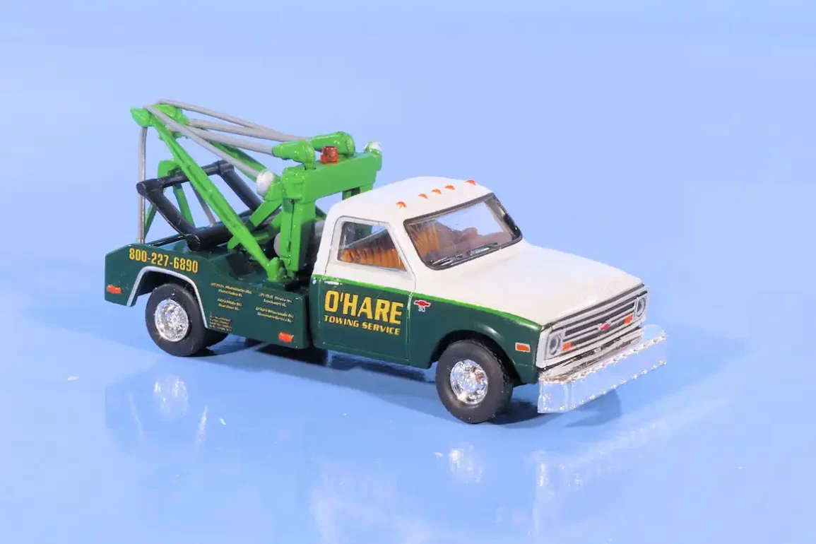 INT.Brekina 87.Chevy C30 Towtruck(1)