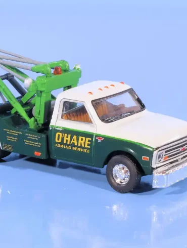 INT.Brekina 87.Chevy C30 Towtruck(1)