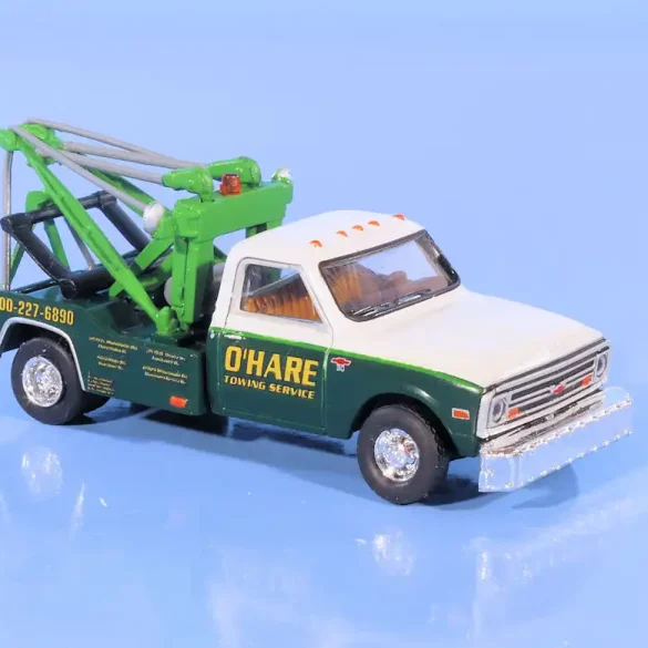 INT.Brekina 87.Chevy C30 Towtruck(1)