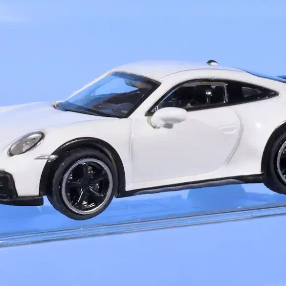 INT.Minichamps 87.Porsche 911 Dakar(1)