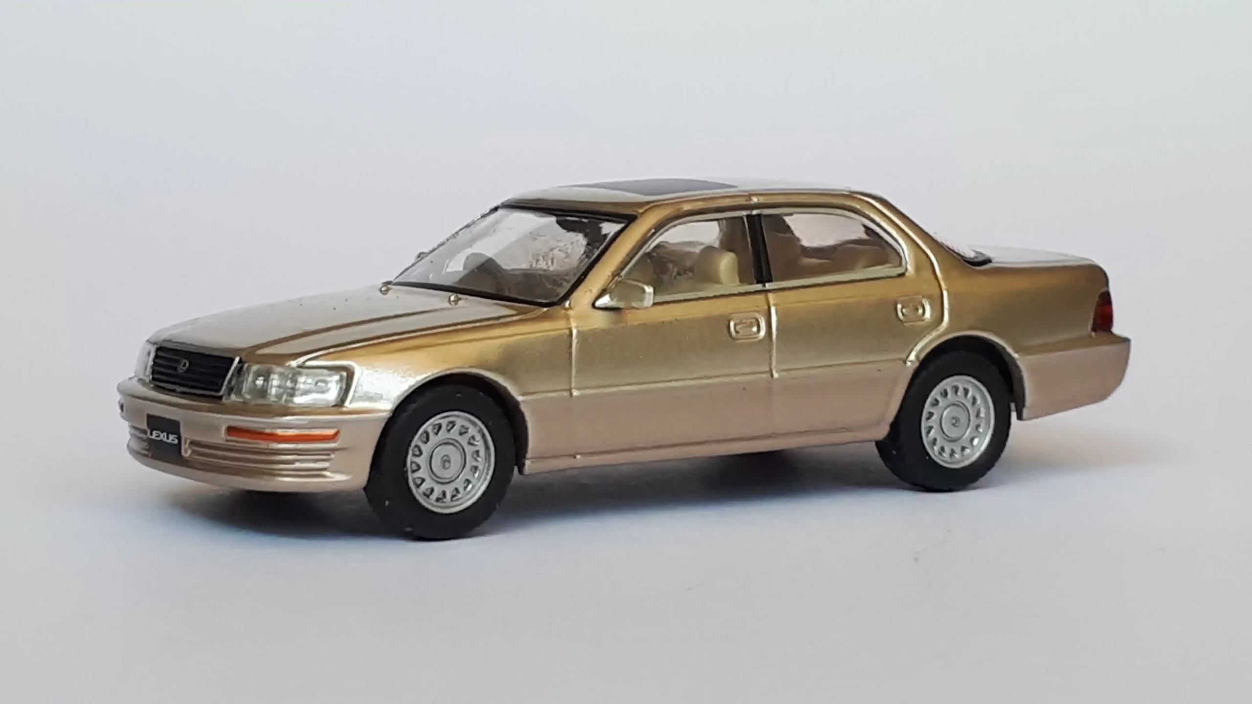 Eerste Lexus LS van Tarmac Works