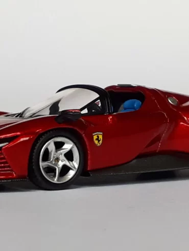 1;64 BBR Ferrari Daytona SP3 1