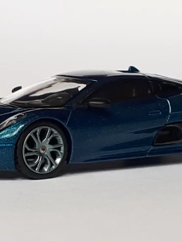 1;64 Mini GT Jaguar C X75 1