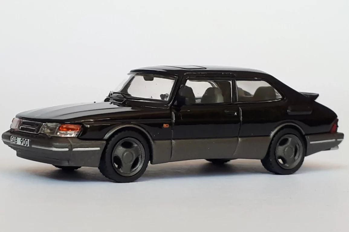 1;64 Tarmac Works Saab 900 Turbo 1