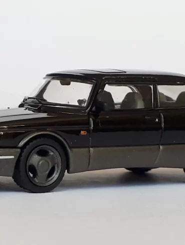 1;64 Tarmac Works Saab 900 Turbo 1
