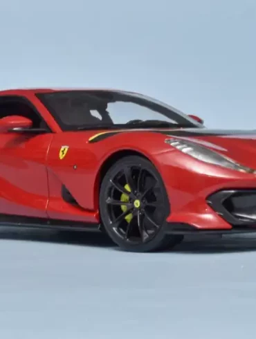 18Bburago Ferrari 812 Competizione 2021 1