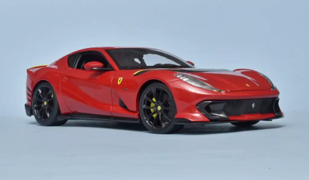 18Bburago Ferrari 812 Competizione 2021 1