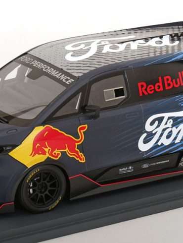 18Spark Ford Super Van 4 2023 Verstappen 1