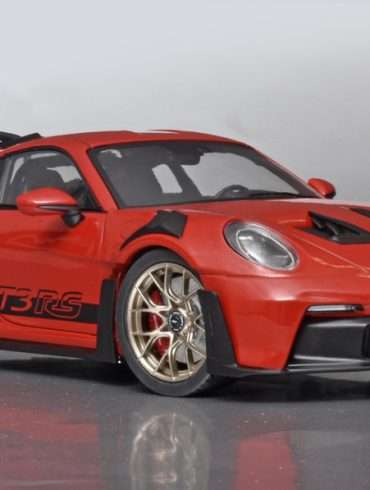 18solido Porsche 911 992 GT3 RS 2024 1