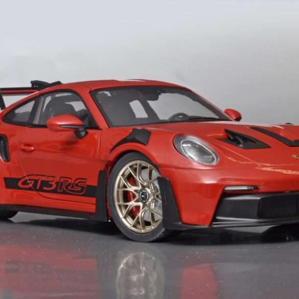 18solido Porsche 911 992 GT3 RS 2024 1