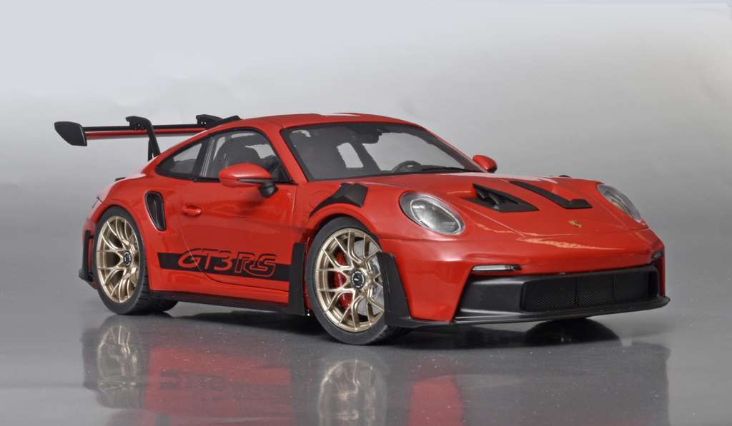 18solido Porsche 911 992 GT3 RS 2024 1