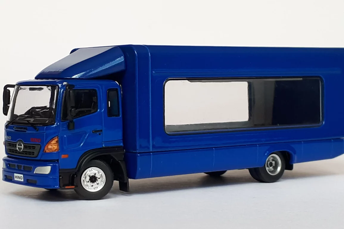1;64 Tiny Hino 500 1
