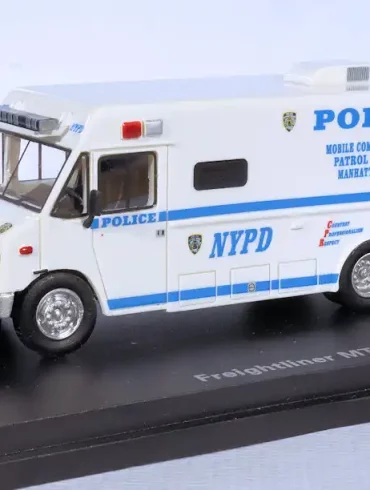 INT.BoS 87.Freightliner van NYPD(1)