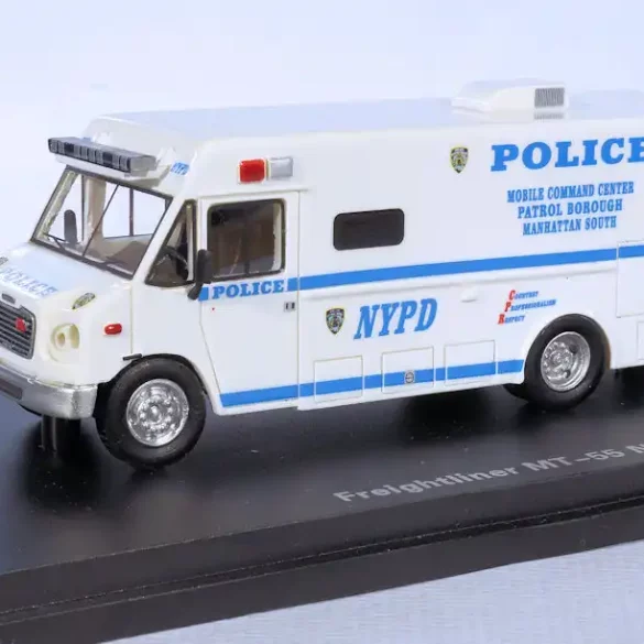 INT.BoS 87.Freightliner van NYPD(1)