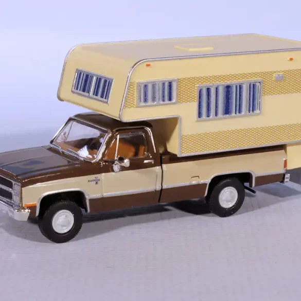 INT.Brekina 87.Chevy Camper(1)