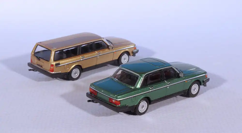 INT.Minichamps 87.Volvo 240GL(2)