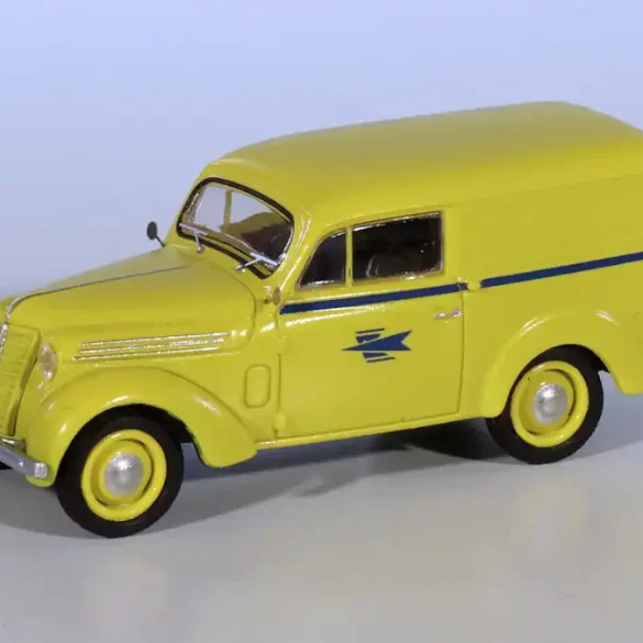 INT.REE 87.Renault Juvaquatre(1)