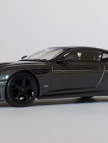 1;64 Mini GT Aston Martin DBS Superleggera 1