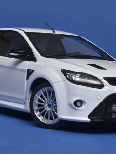18solido Ford Focus RS Plus MK2 2009 1