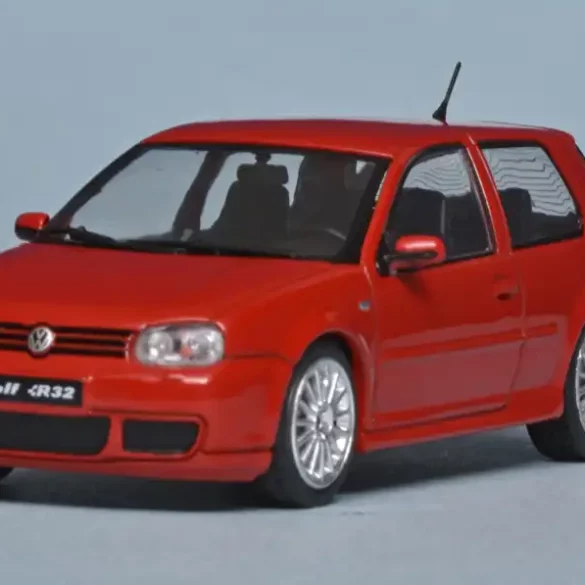 43solido VW Golf IV R32 2003 1