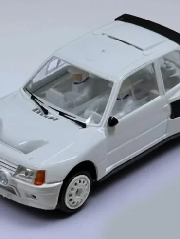 SRC La Peugeot T16 EVO1 dans sa version Access Line 800x558