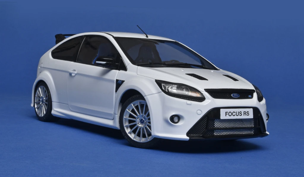 18solido Ford Focus RS Plus MK2 2009 1