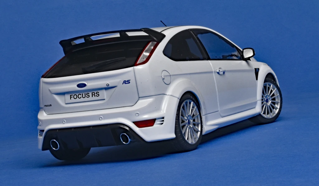 18solido Ford Focus RS Plus MK2 2009 2