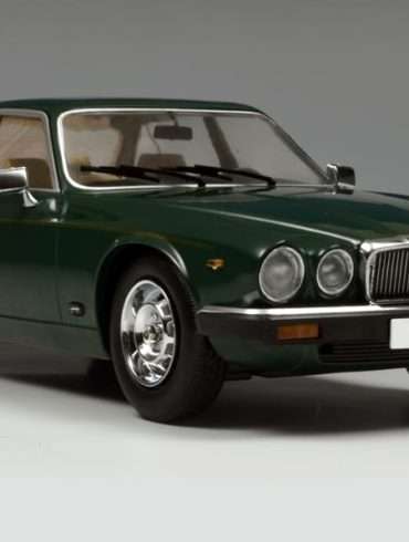 18MCG Jaguar XJ6 1979 1