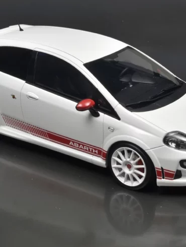 18OttOm Fiat Punto Abarth Esseesse 2010 1