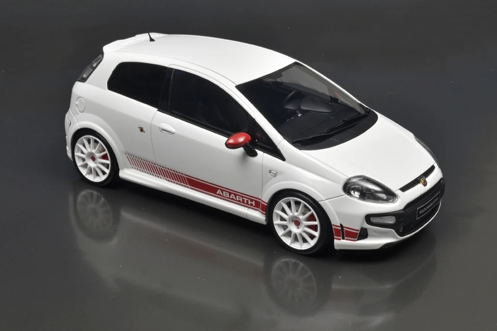 18OttOm Fiat Punto Abarth Esseesse 2010 1