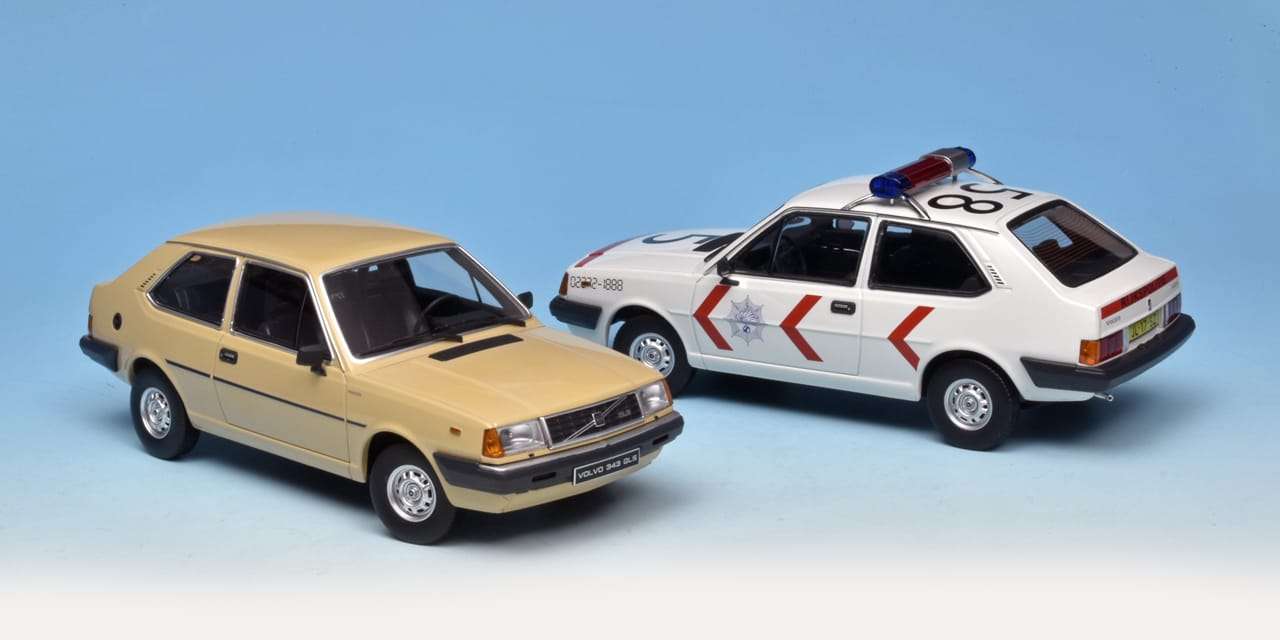 18Triple9 Volvo 343 GLS + politie 1982 18Triple9 Volvo 343 GLS + politie 1982