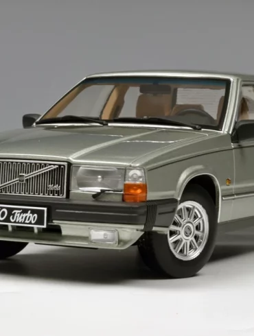 18Triple9 Volvo 760 1985 1