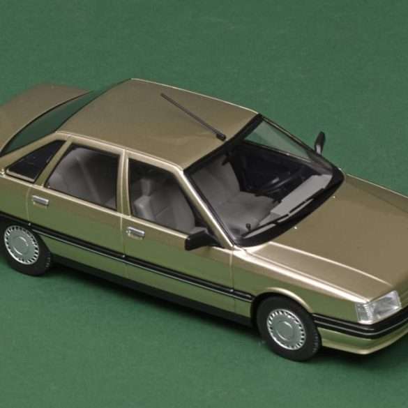 24WhiteBox Renault 21 1986 3