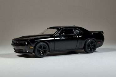 1;64 GreenLight Dodge Challenger RT 1