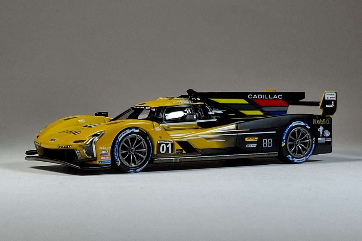1;64 Mini GT Cadillac V Series.R 1