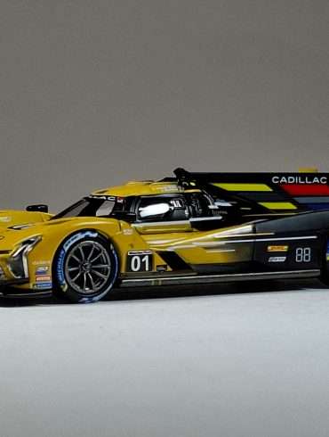 1;64 Mini GT Cadillac V Series.R 1