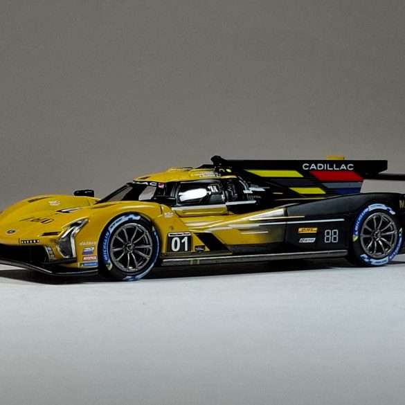 1;64 Mini GT Cadillac V Series.R 1