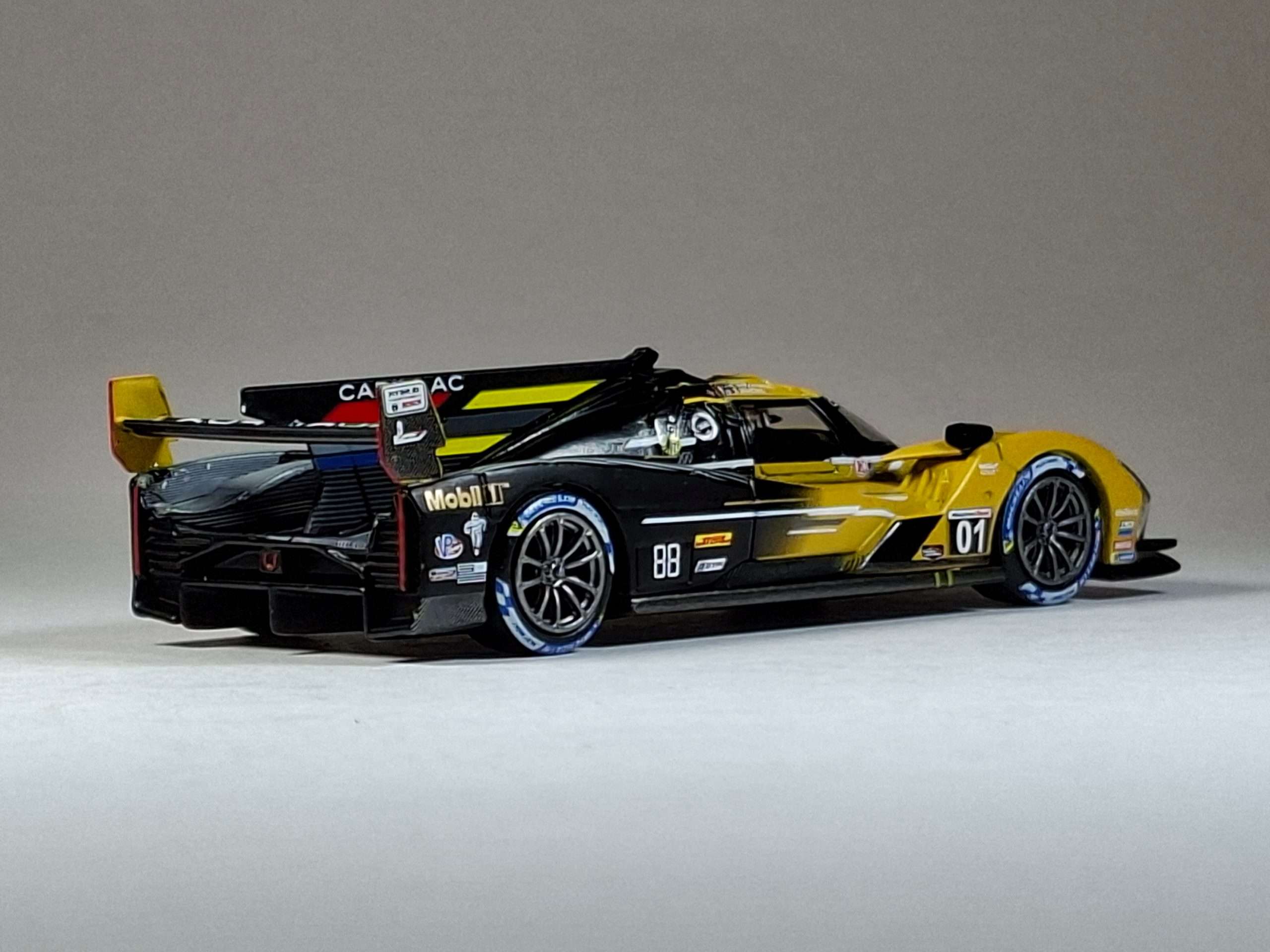 1;64 Mini GT Cadillac V Series.R 2 1;64 Mini GT Cadillac V Series.R 2