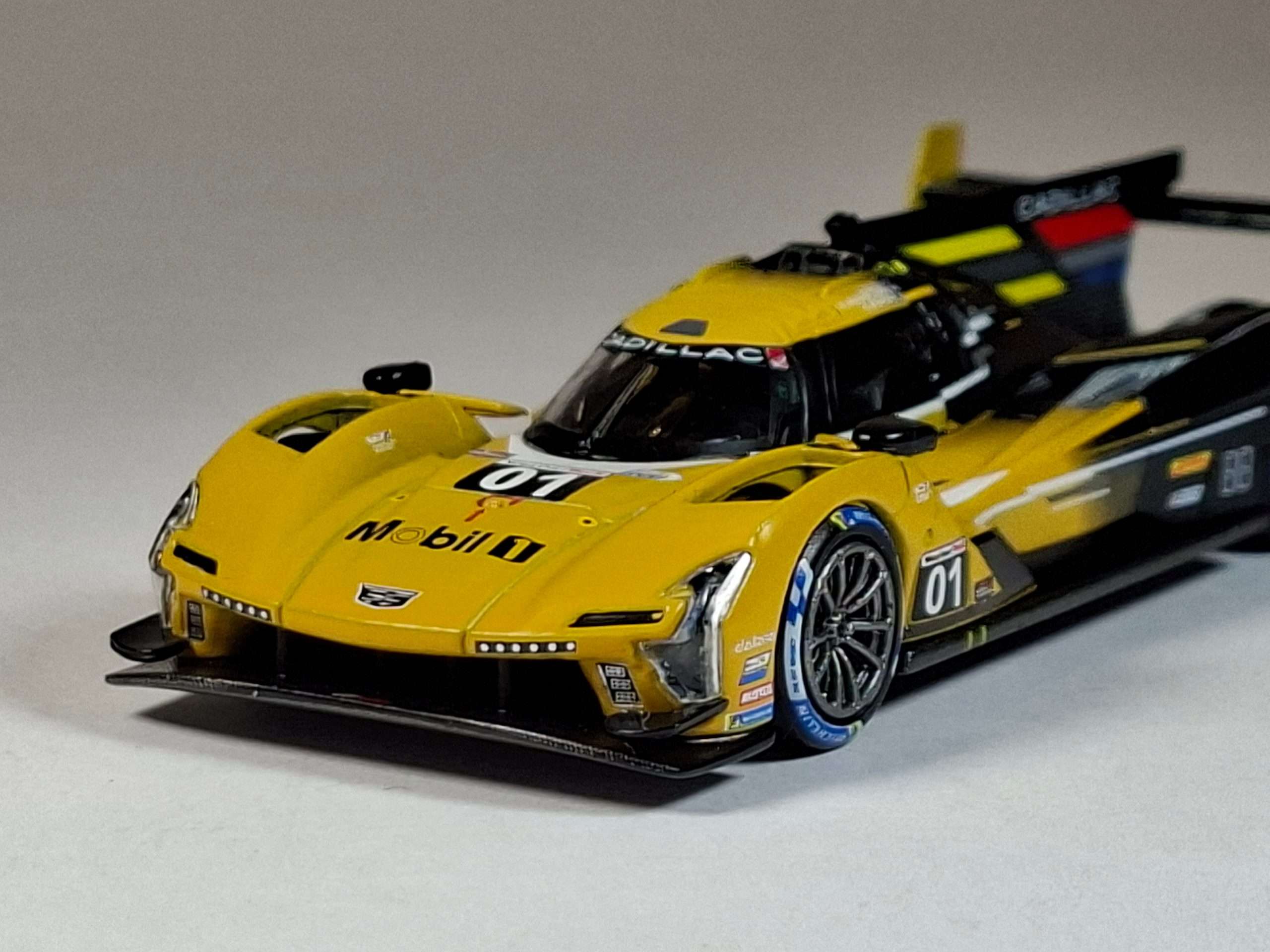 1;64 Mini GT Cadillac V Series.R 4 1;64 Mini GT Cadillac V Series.R 4