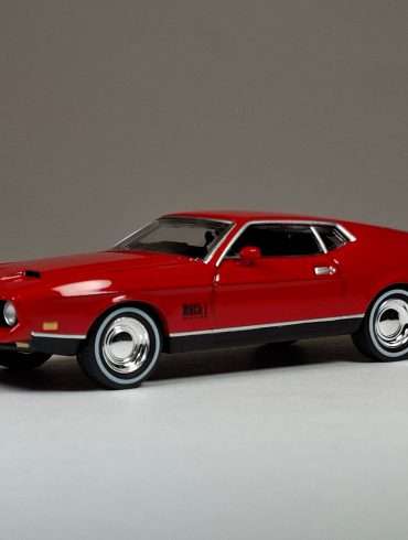 1;64 Mini GT Ford Mustang Mach 1 1