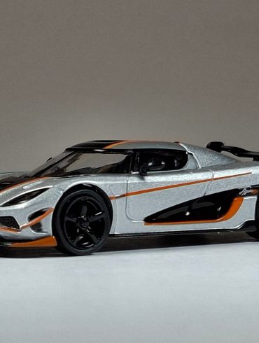 1;64 Tarmac Works Koenigsegg Agera RS 1