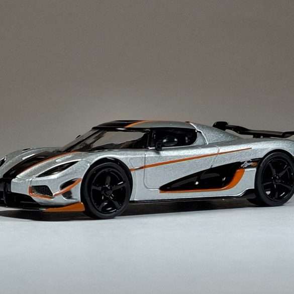1;64 Tarmac Works Koenigsegg Agera RS 1