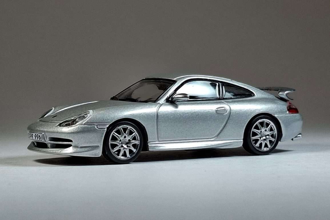 1;64 Tarmac Works Porsche 911 GT3 1